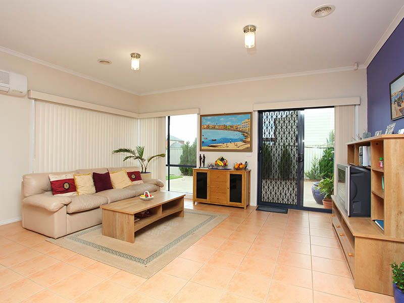 1 Finstall Close, Caroline Springs - Thumbnail 4