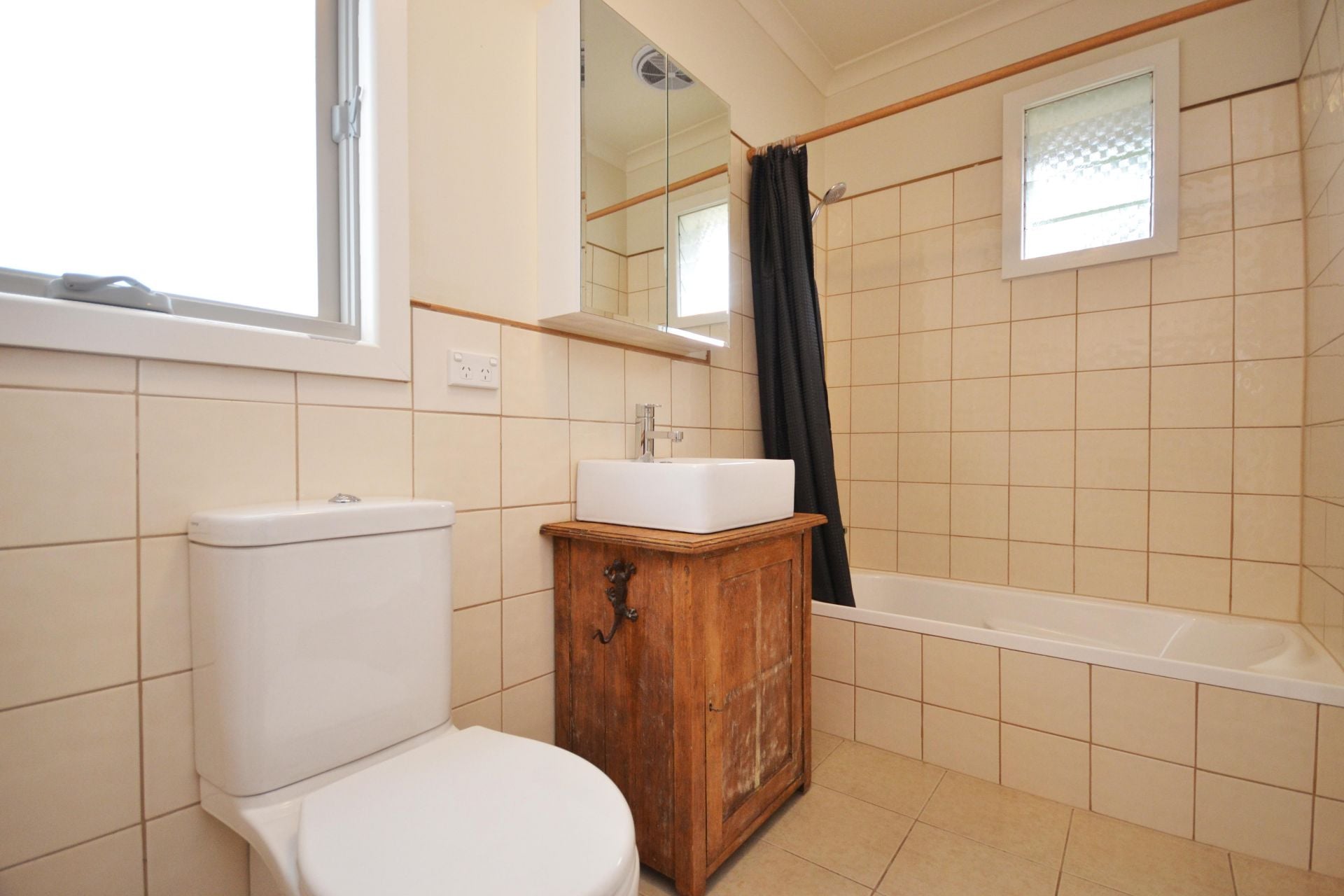 PEACEFUL RETREAT IN THE HEART OF THORNBURY
