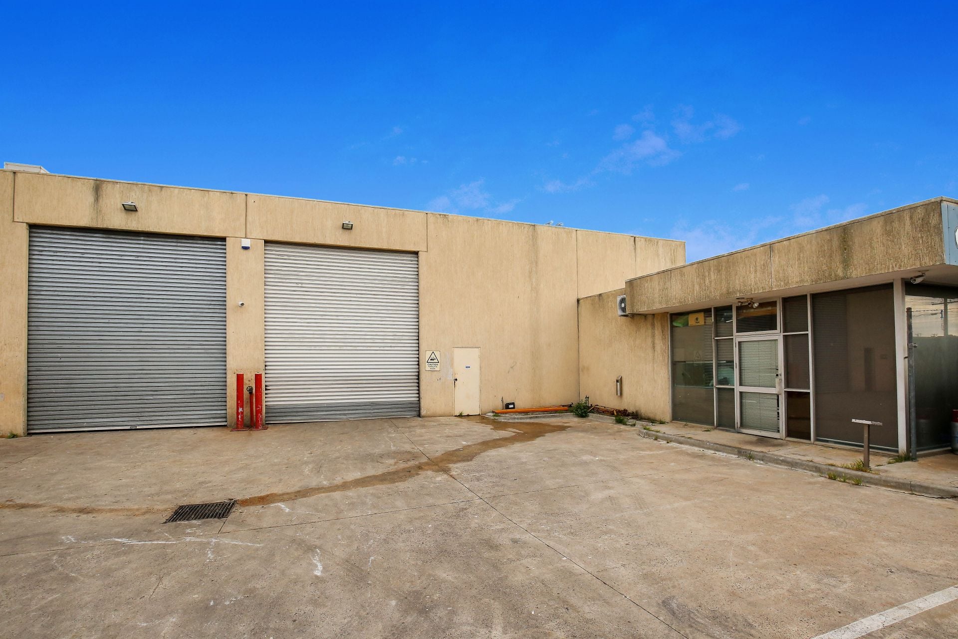 PRIME LOCATION, NOT TO BE MISSED!