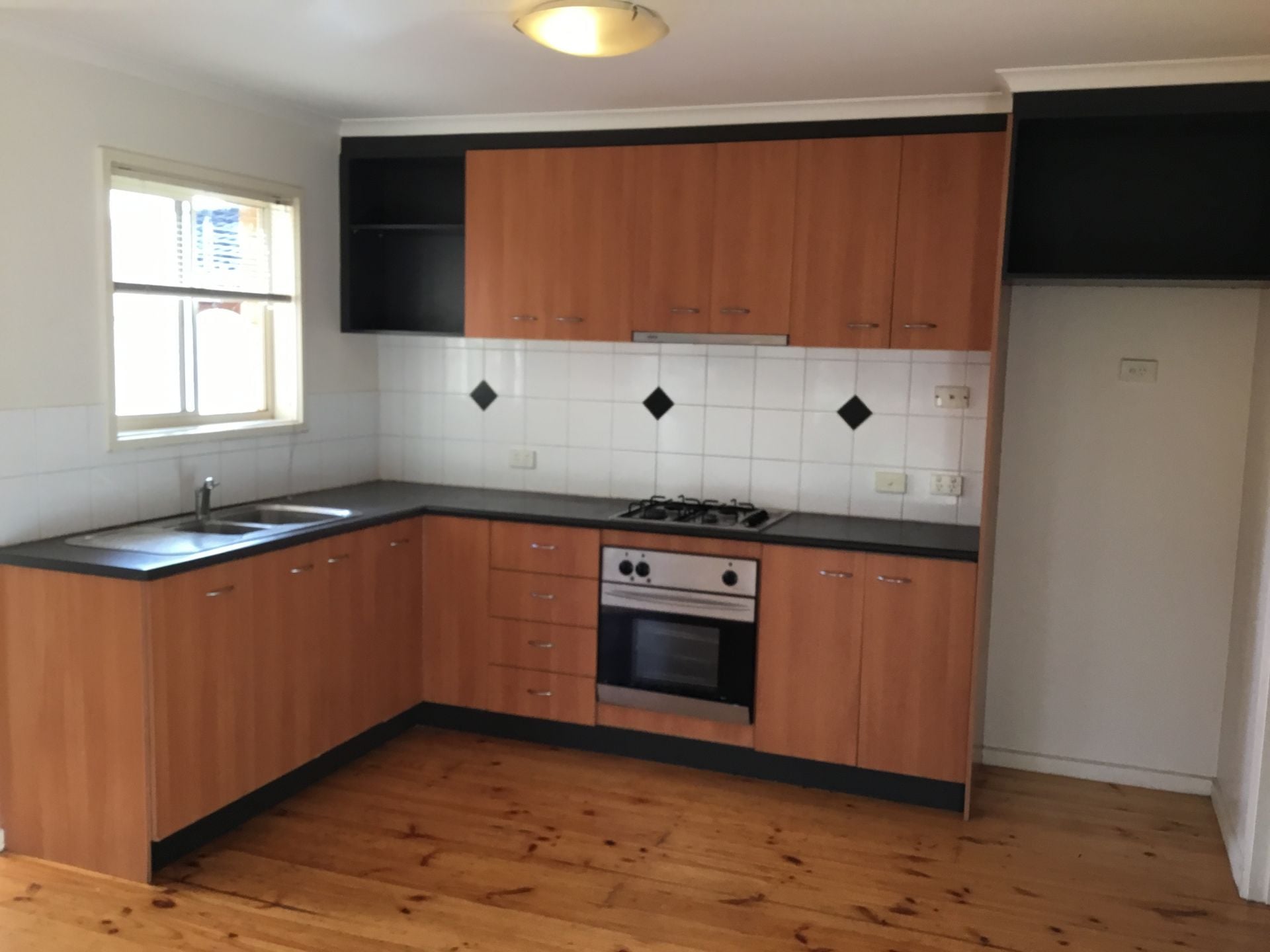 Stylish One Bedroom Unit with Courtyard!