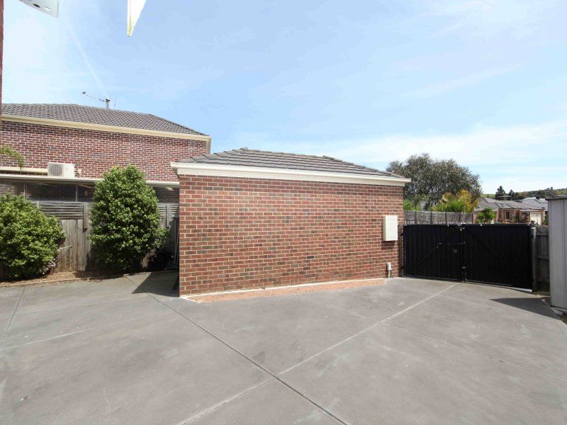 2 Trinity Way SOUTH MORANG, South Morang - Thumbnail 2