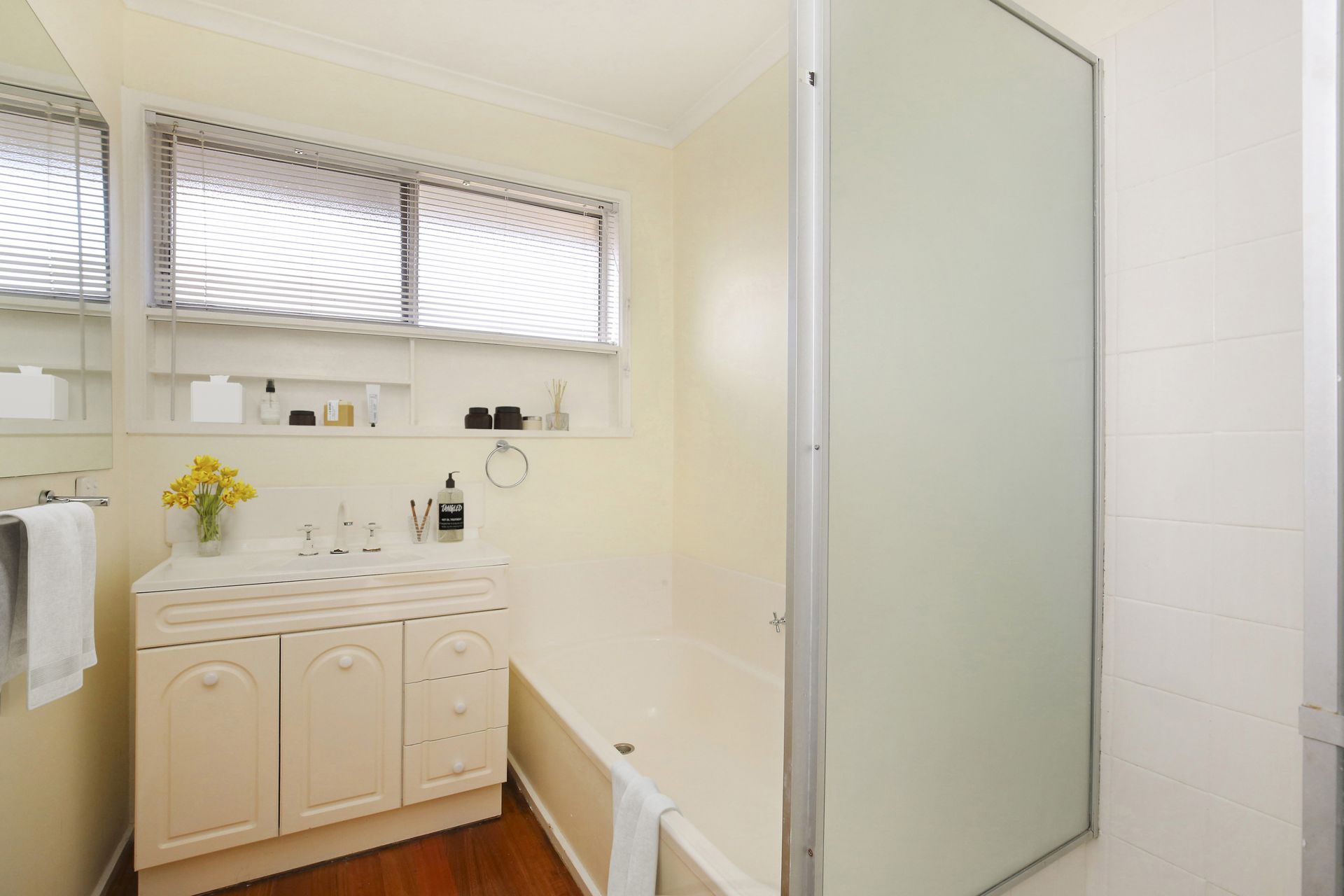 Enter The Market In Vibrant Location!