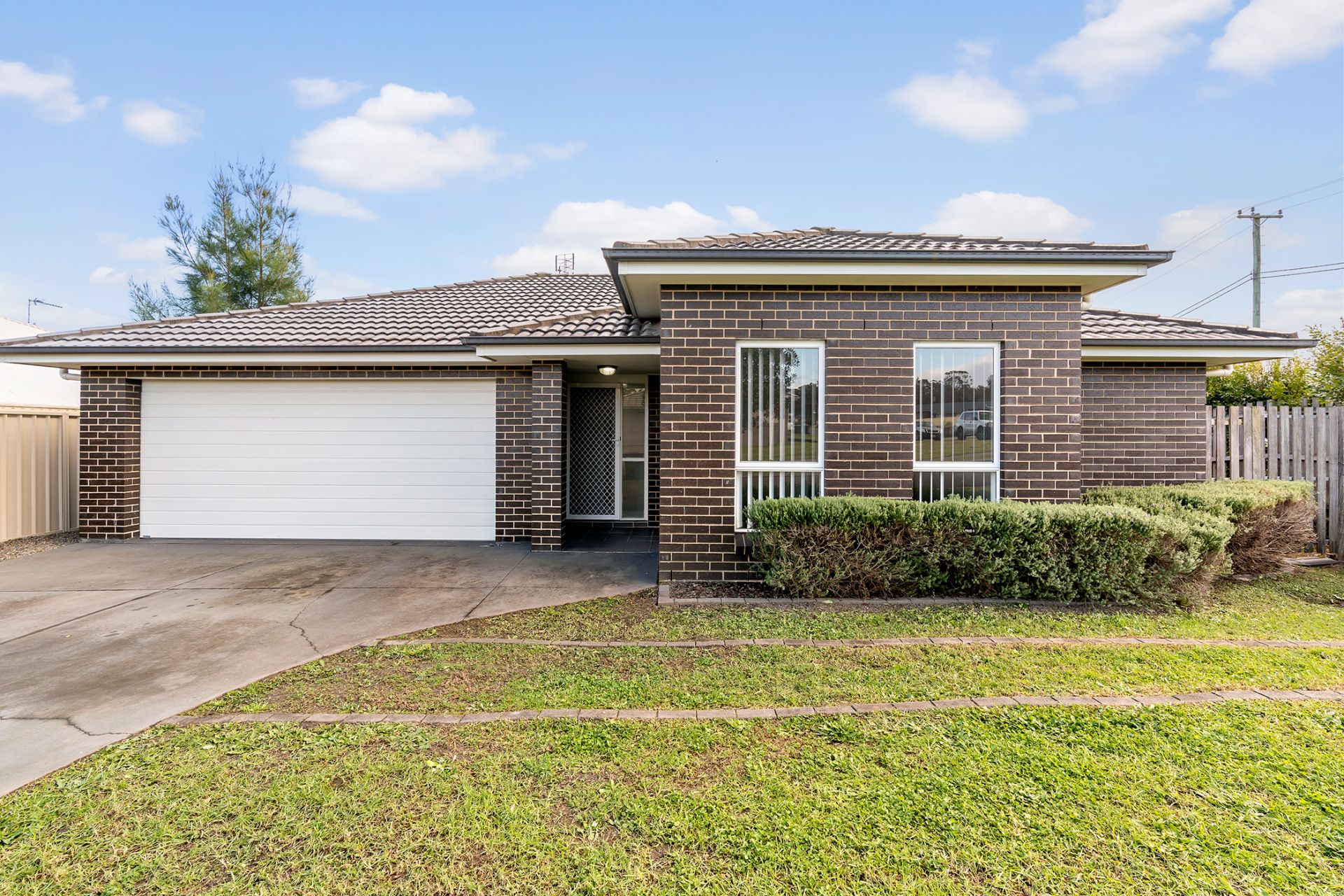 Real Estate For Lease 2a Kelowna Avenue Morisset , NSW