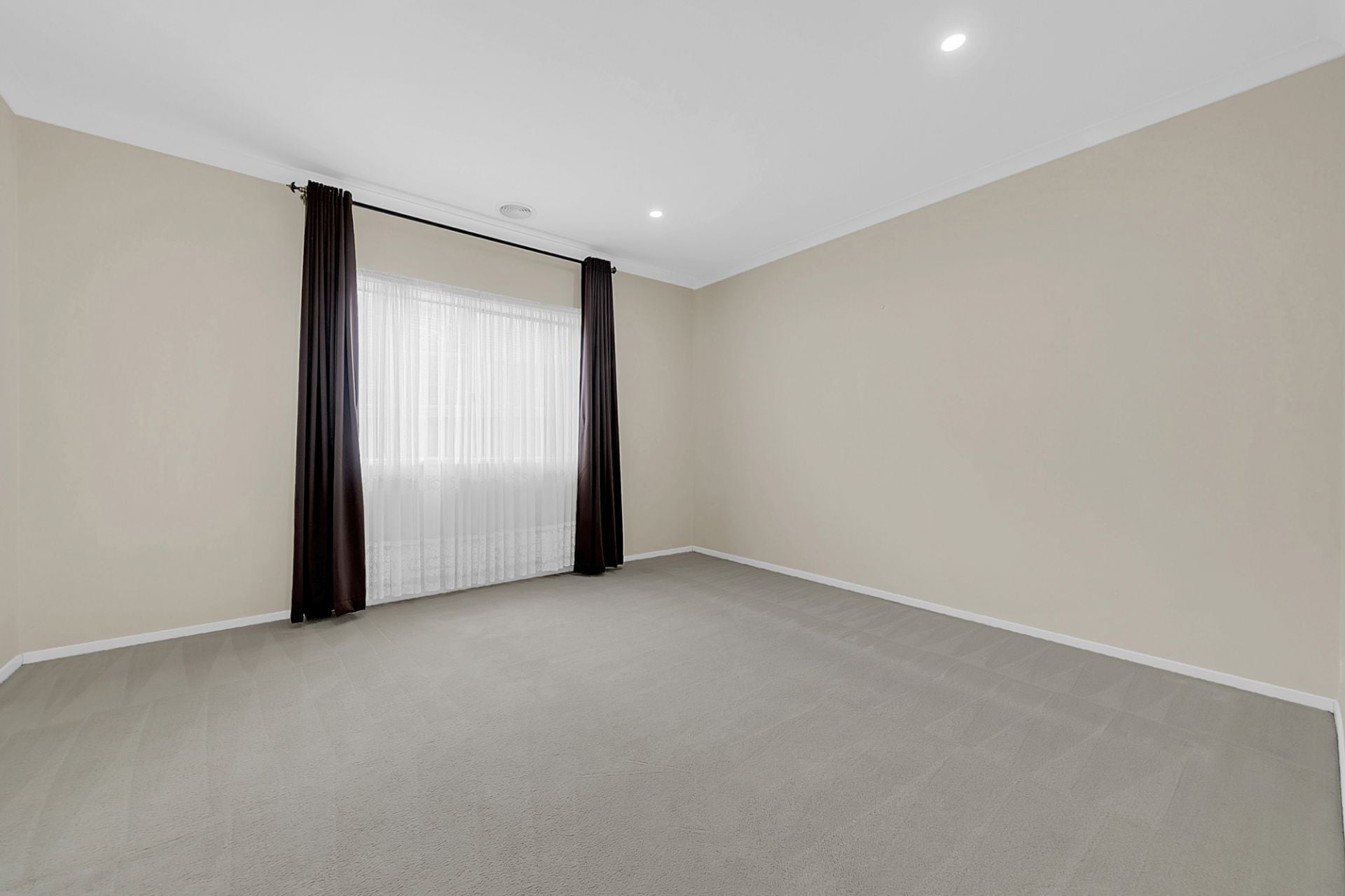 Stunning 3-Bedroom & Rumpus & Study Family Home in Epping – Spacious and Secure Living!