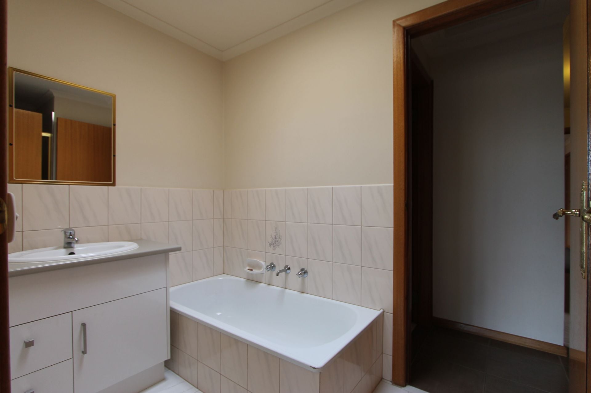 WELL PRICED, FANTASTIC LOCATION!!