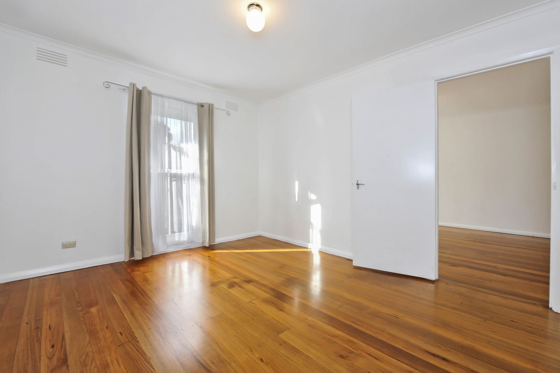 RENOVATED ONE BEDROOM UNIT