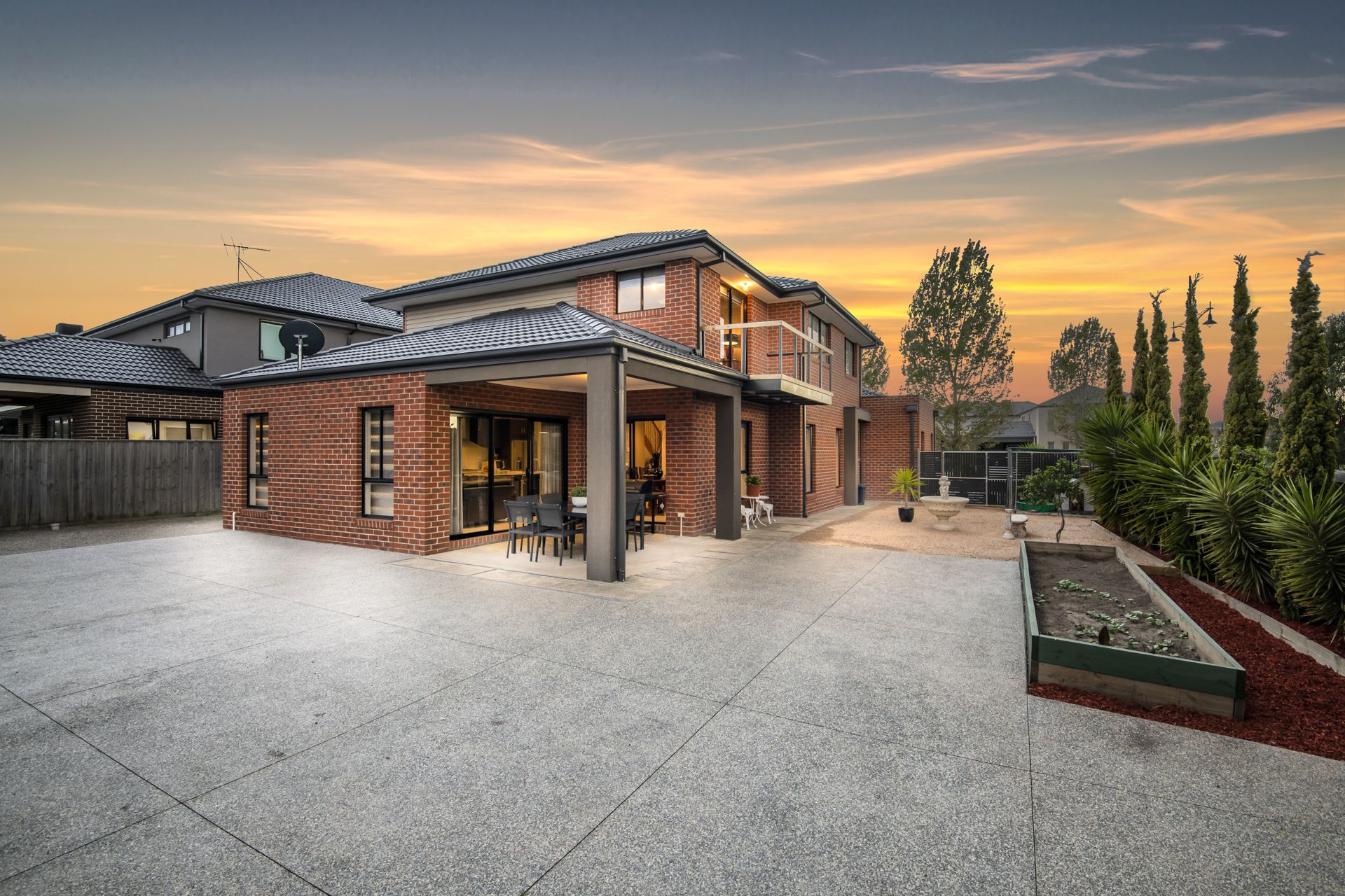 GREAT FAMILY HOME  - DUAL CORNER ACCESS