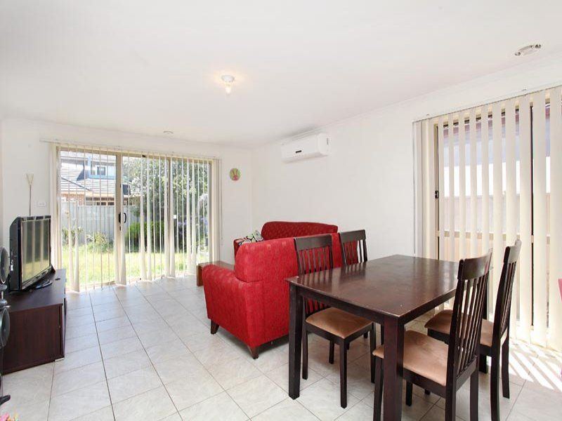22 The Parkway, Caroline Springs - Thumbnail 4