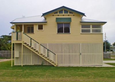 SPACIOUS CLASSIC QUEENSLANDER IN HOSPITAL PRECINCT & CBD!