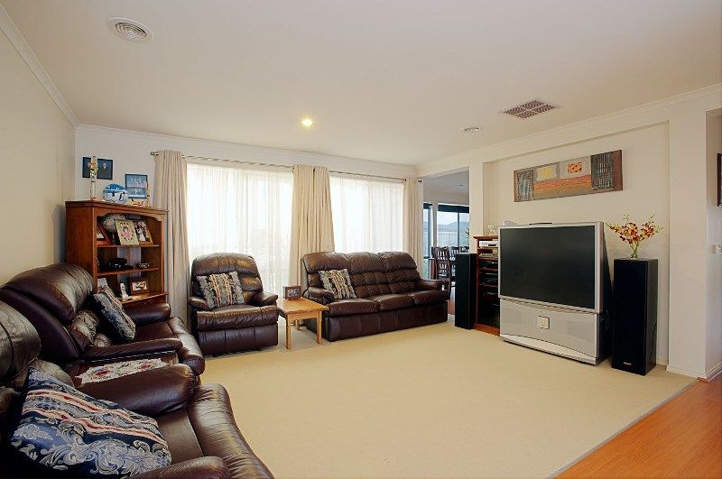6 Bronton Close, Kurunjang - Thumbnail 3