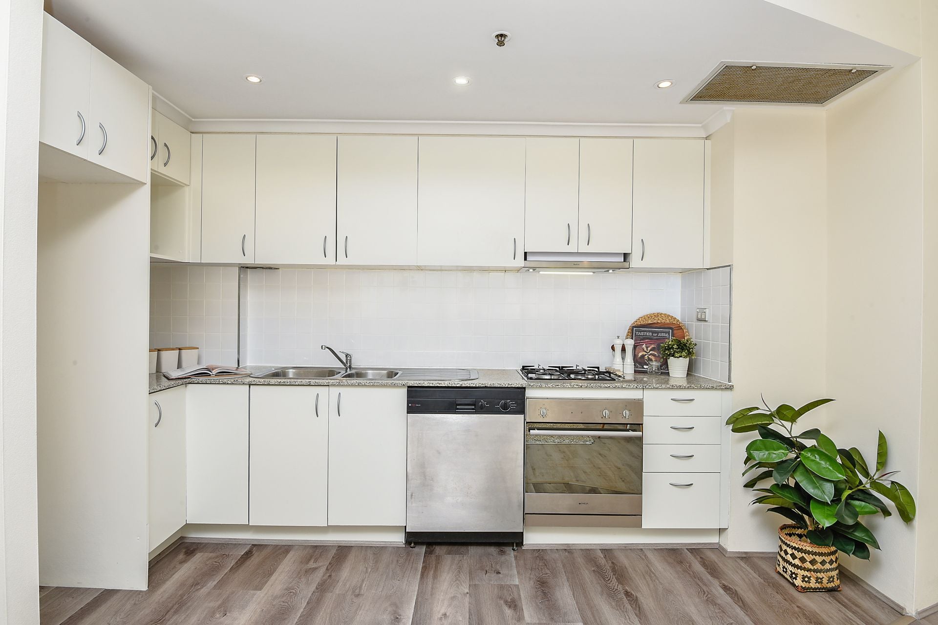 1312/242 Elizabeth Street, Surry Hills, Surry Hills - Thumbnail 3