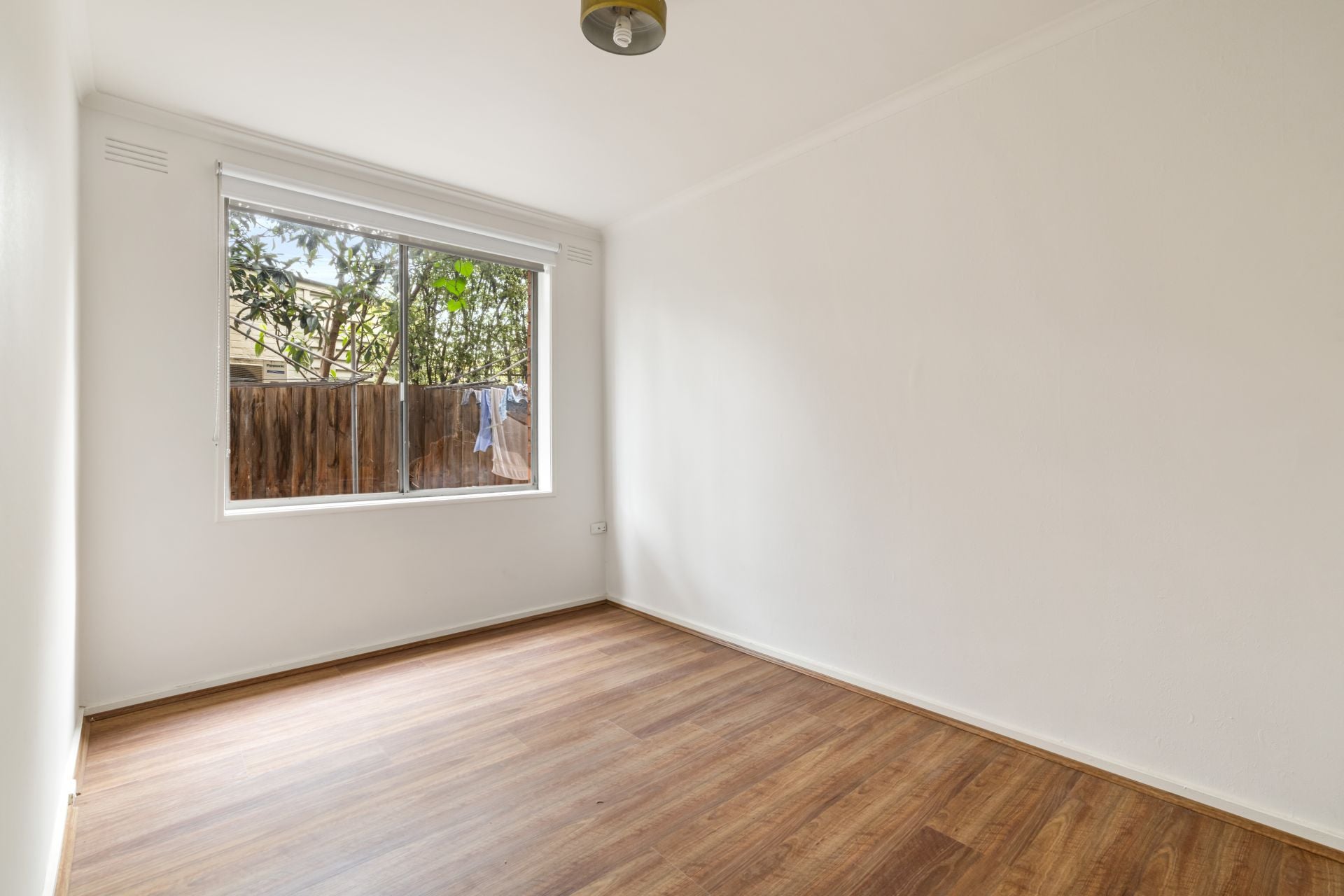 Ground Floor, 2 Bedroom Apartment on Pender Street