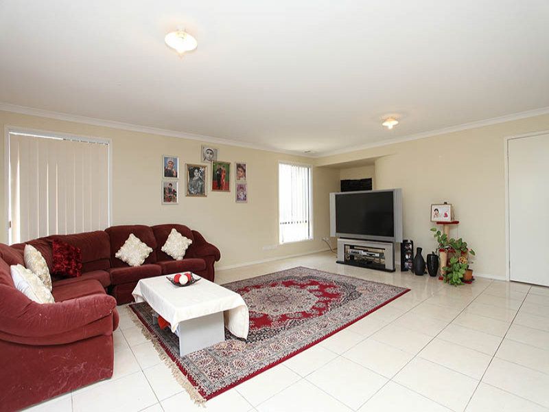8 Gill Place, Caroline Springs - Thumbnail 4