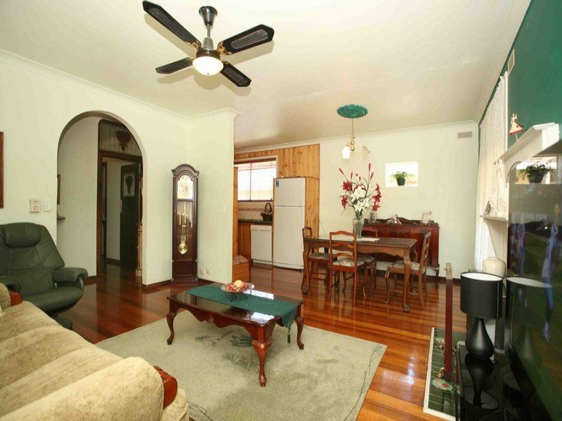 13 Linden Street, Altona Meadows - Thumbnail 4