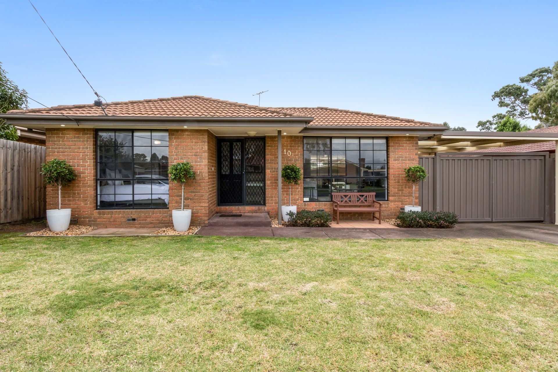 SPACIOUS FOR THE WHOLE FAMILY AND TRADIE