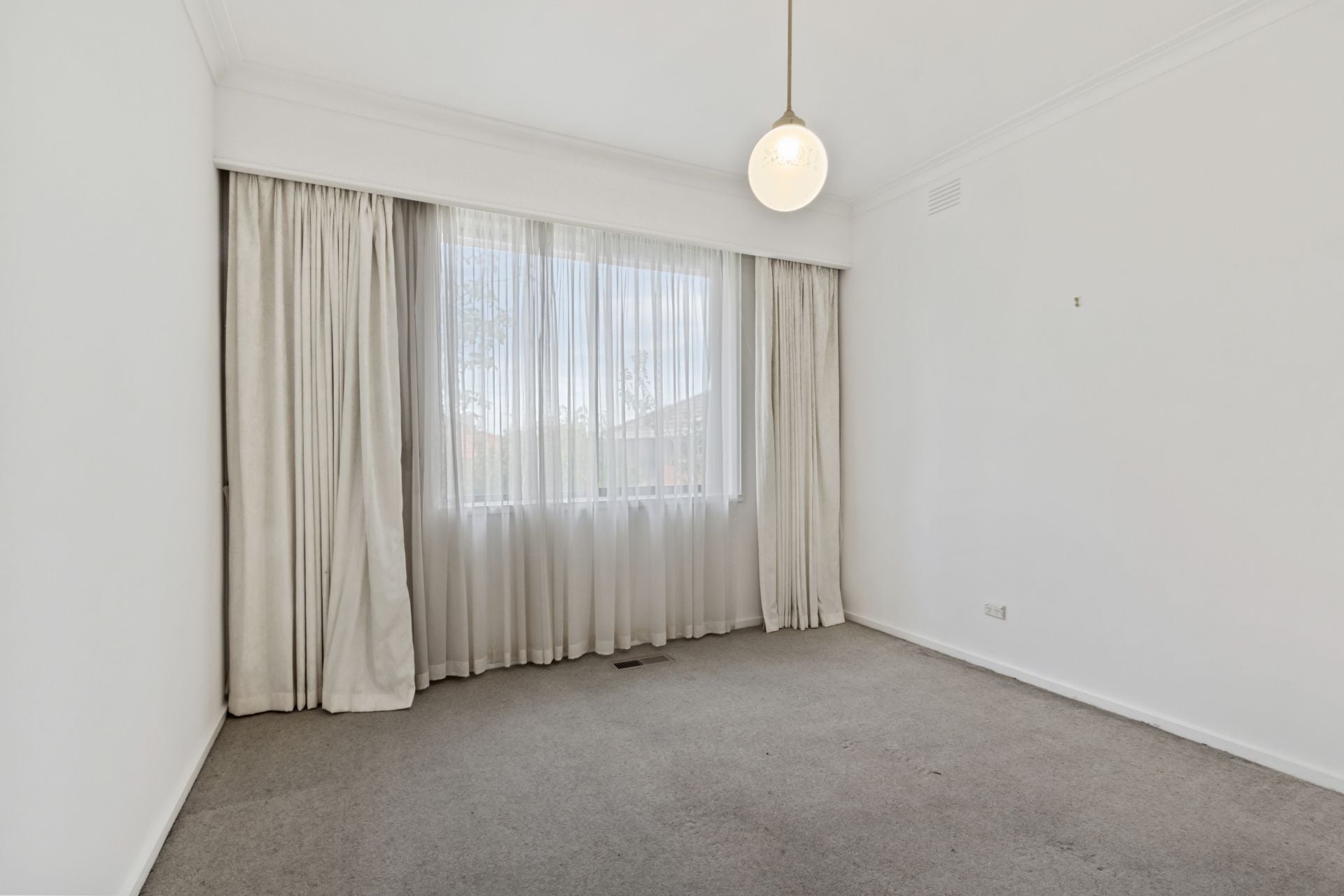 Spacious 4 Bedroom House - 6 Month Lease