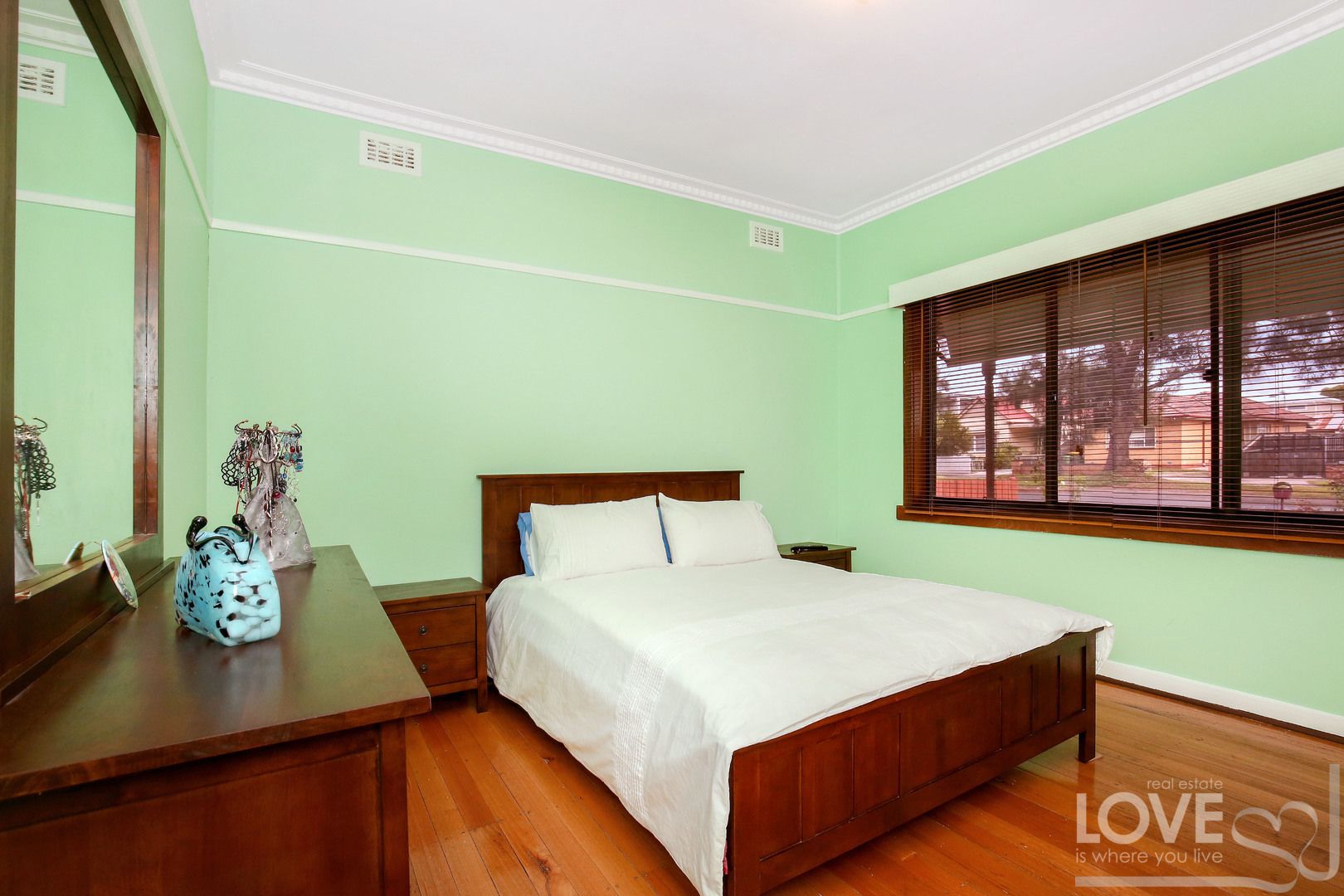 Bright & Spacious home!