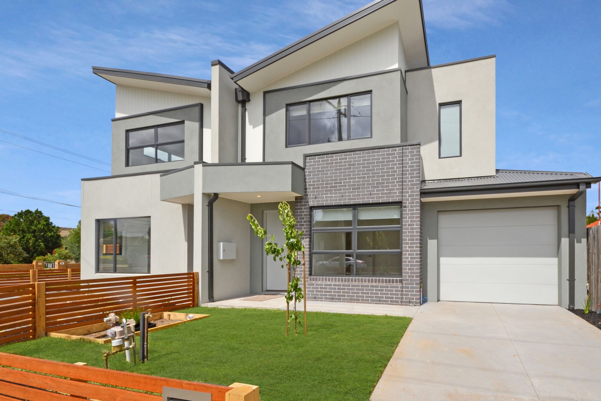 AS NEW LUXURY LIVING IN A PERFECT LOCATION