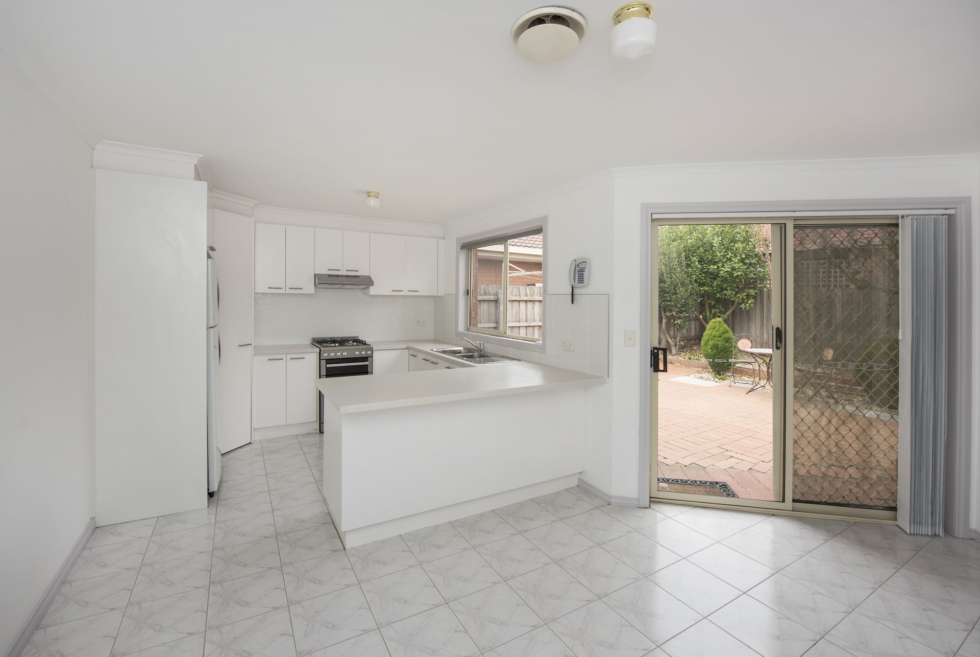 38 Grand Parade Epping, Epping - Thumbnail 8