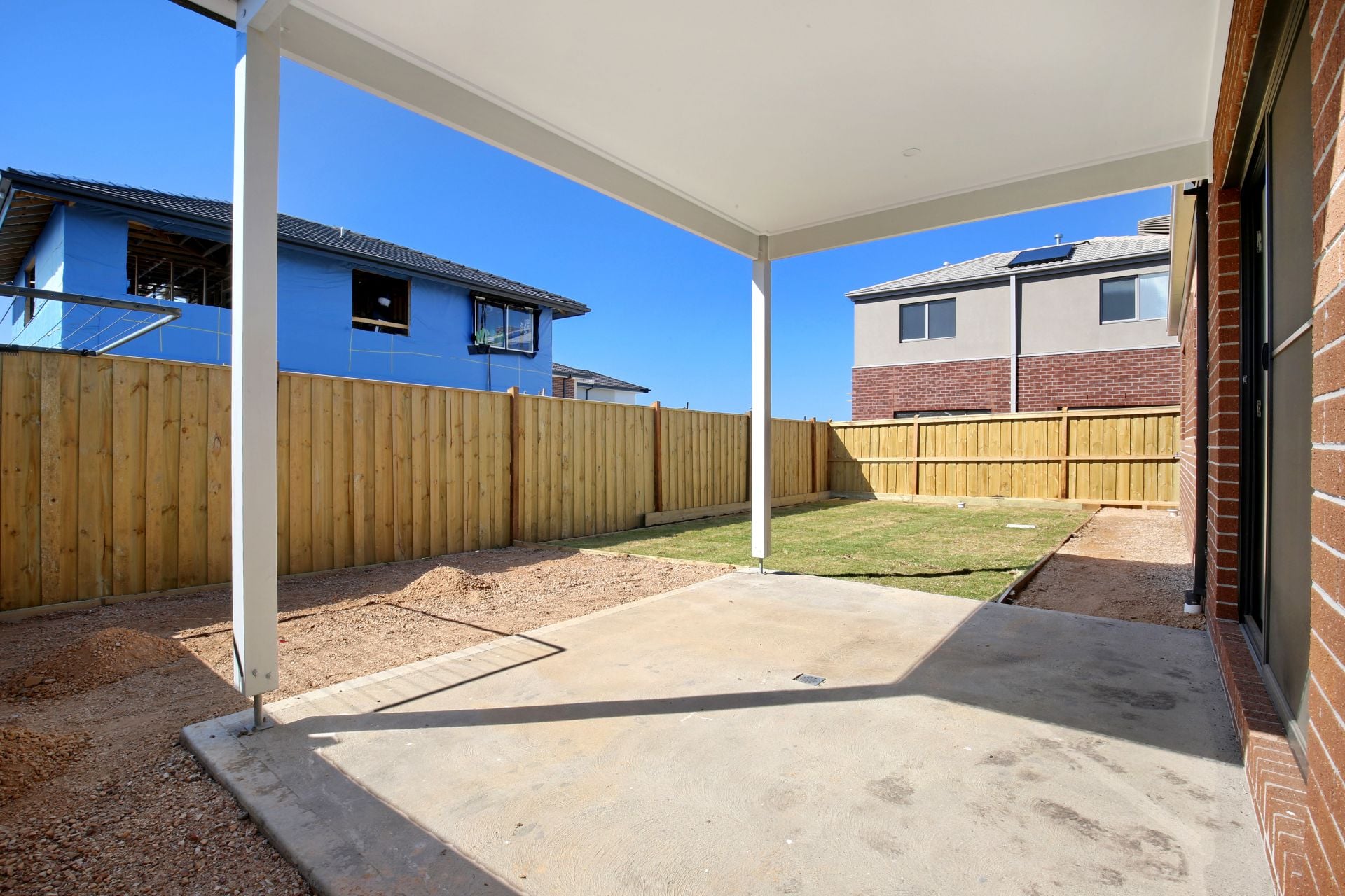 BRAND NEW FAMILY HOME  
Please enter Via Tesselaar Road and then Wayside Avenue.