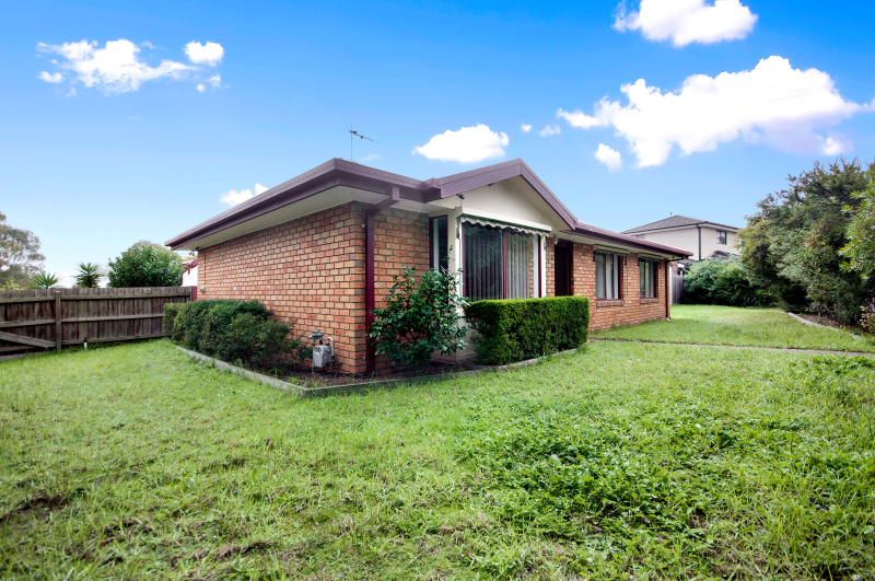 33 Earnshaw Drive, Carrum Downs VIC