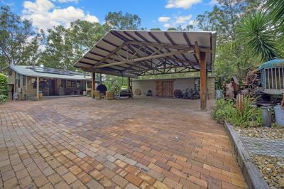 Tranquil 40 Acreage Retreat – Entertainers & Tradies dream – Rural & Moreton Bay views