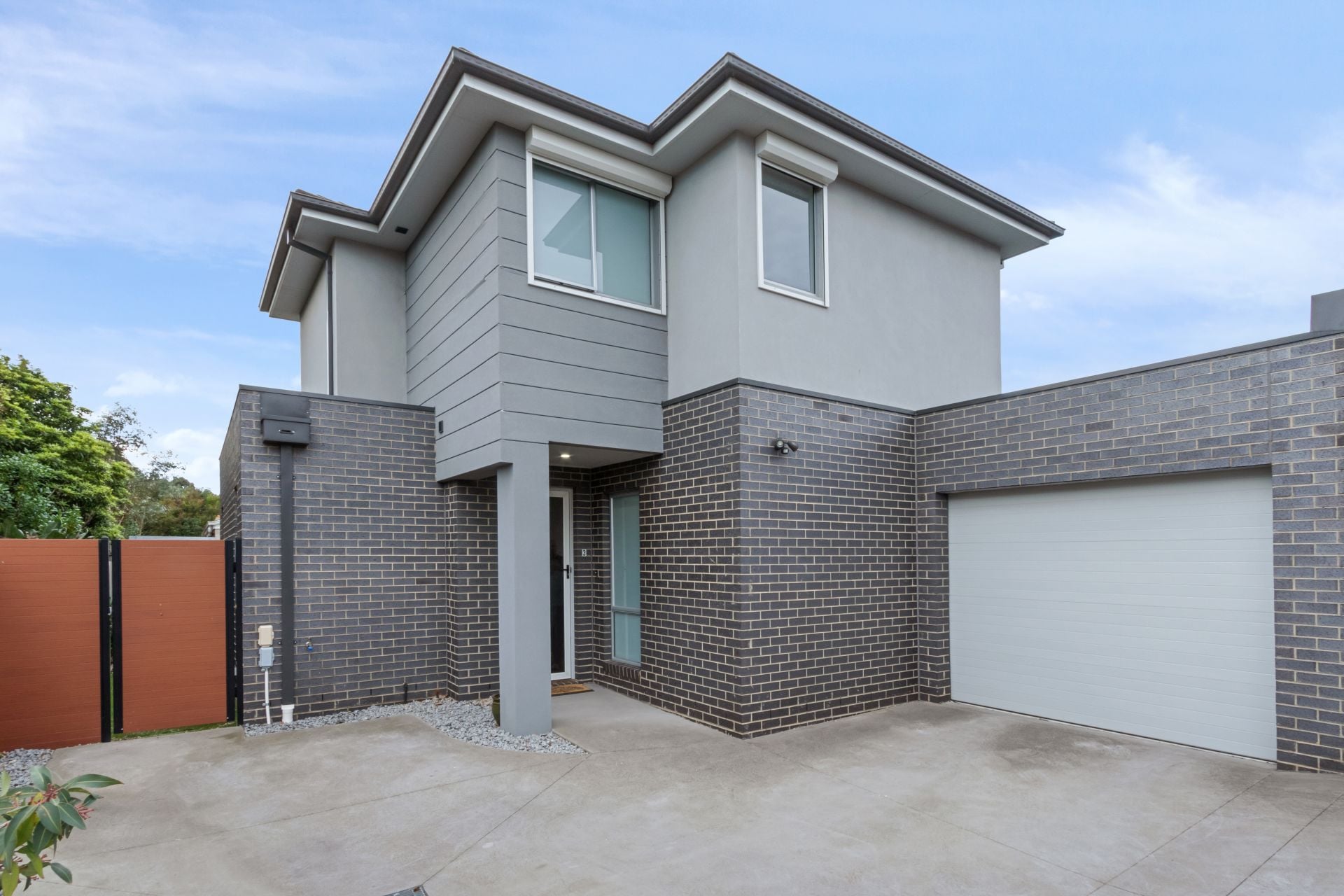 Immaculate townhouse in Prime Location