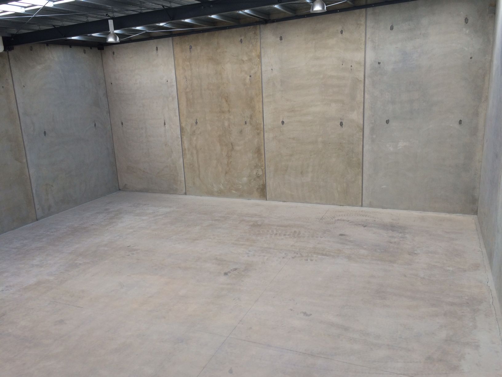 BRAND NEW LIGHT AND BRIGHT 375SQM OFFICE/WAREHOUSE