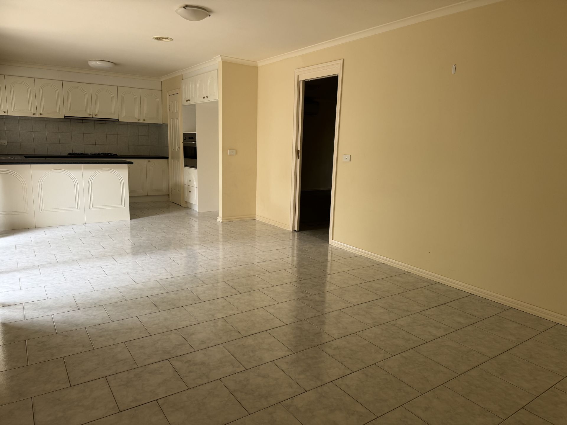 IDEALLY LOCATED CLOSE TO SHOPS & TRANSPORT!