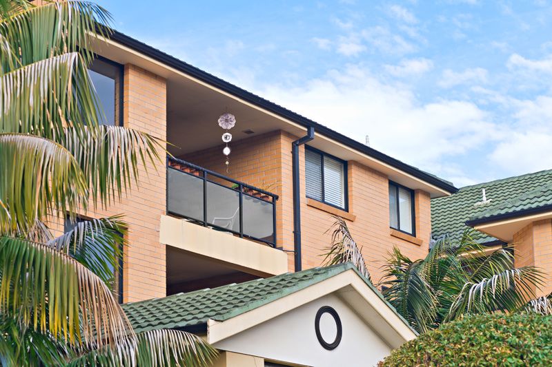 Sold - Modern Top Floor Retreat in Peaceful Surrounds