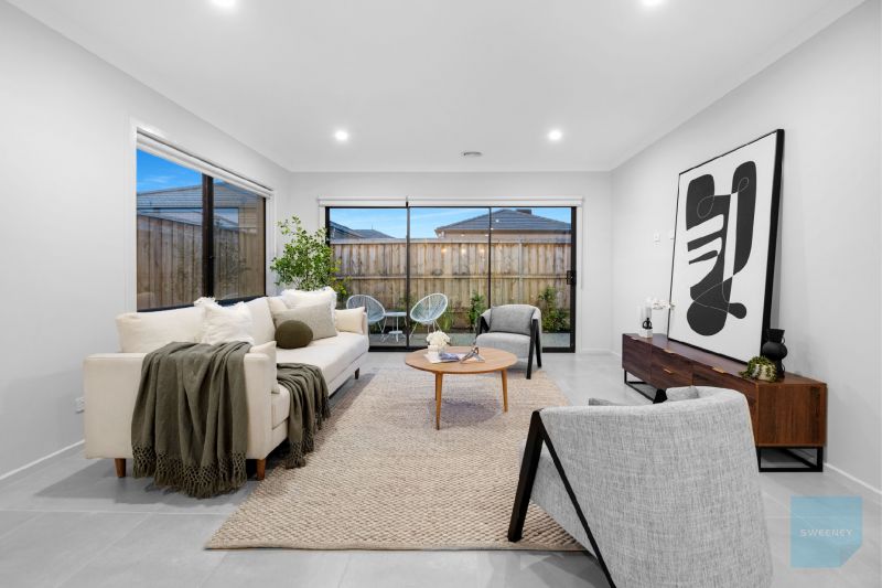 11 Lilybloom Way, Fraser Rise - Thumbnail 7