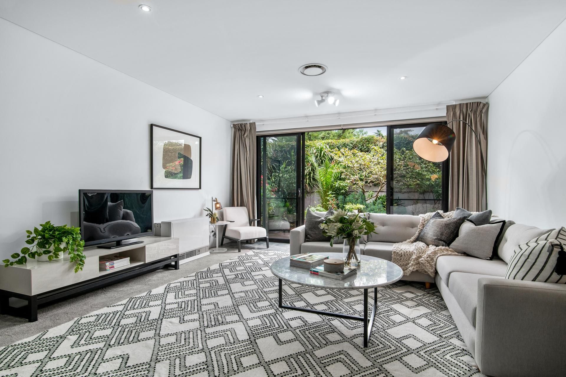 1B/29 Queens Road Melbourne, Melbourne - Thumbnail 2