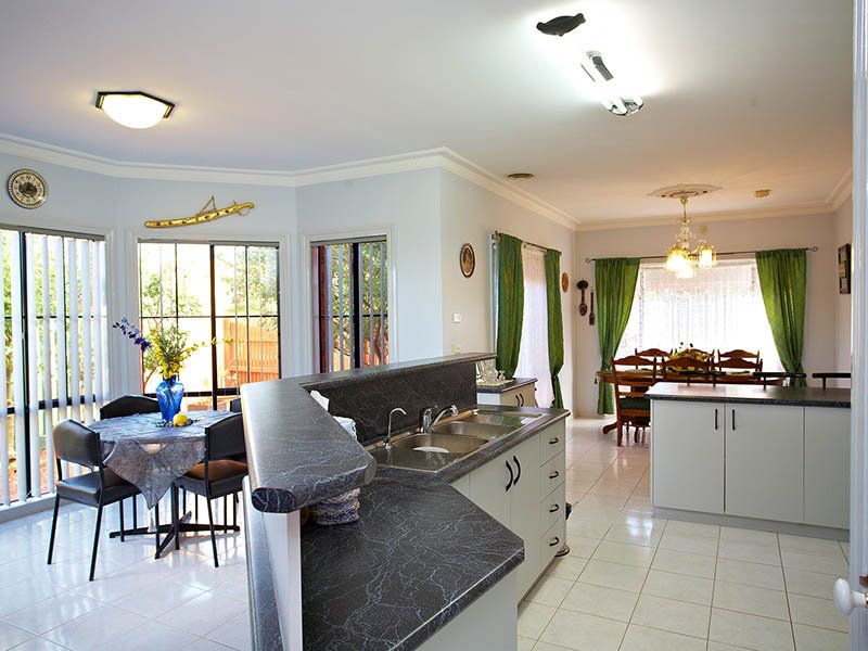 22 Ocean Grove, Point Cook - Thumbnail 4