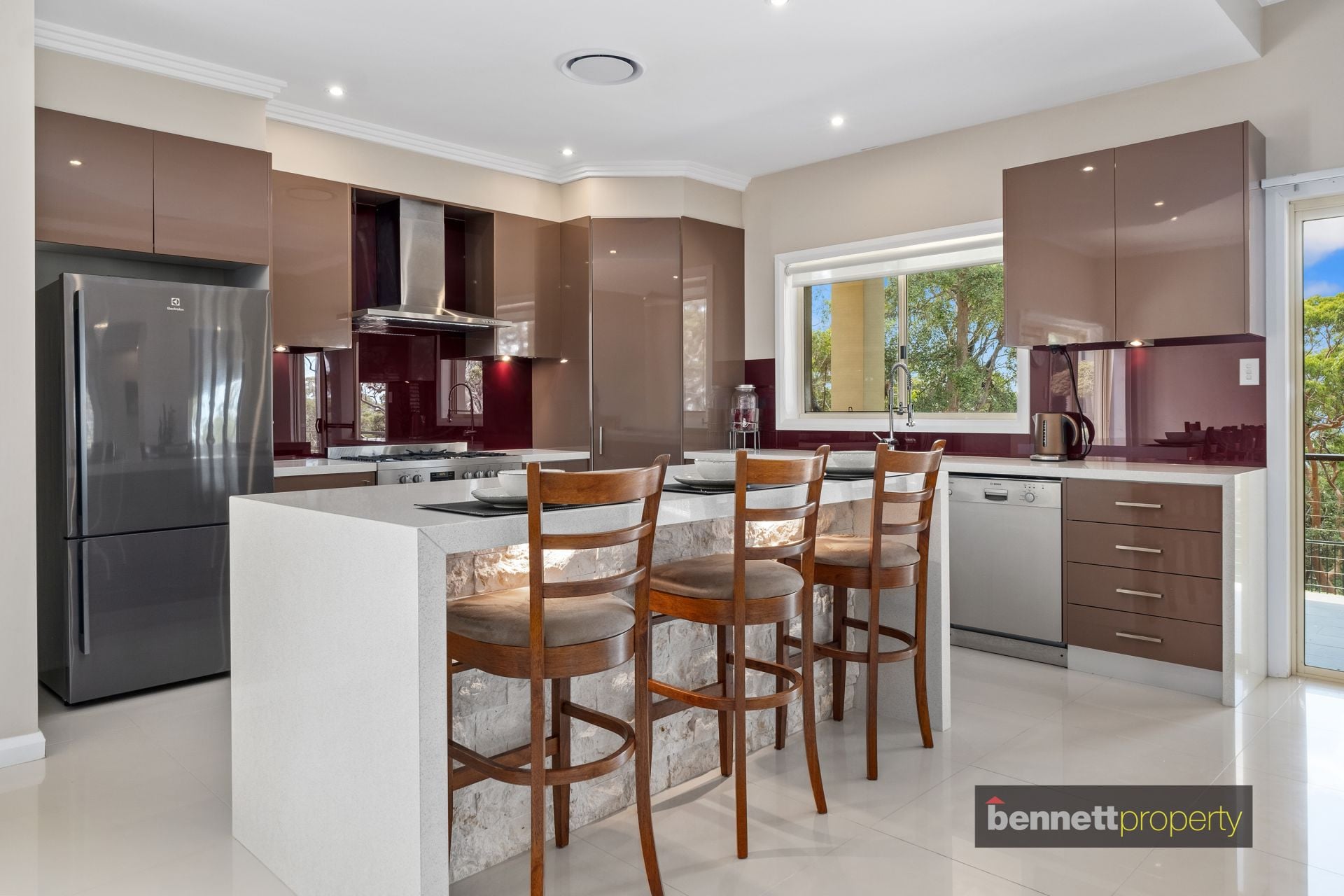 345 Lieutenant Bowen Drive, Bowen Mountain - Thumbnail 4