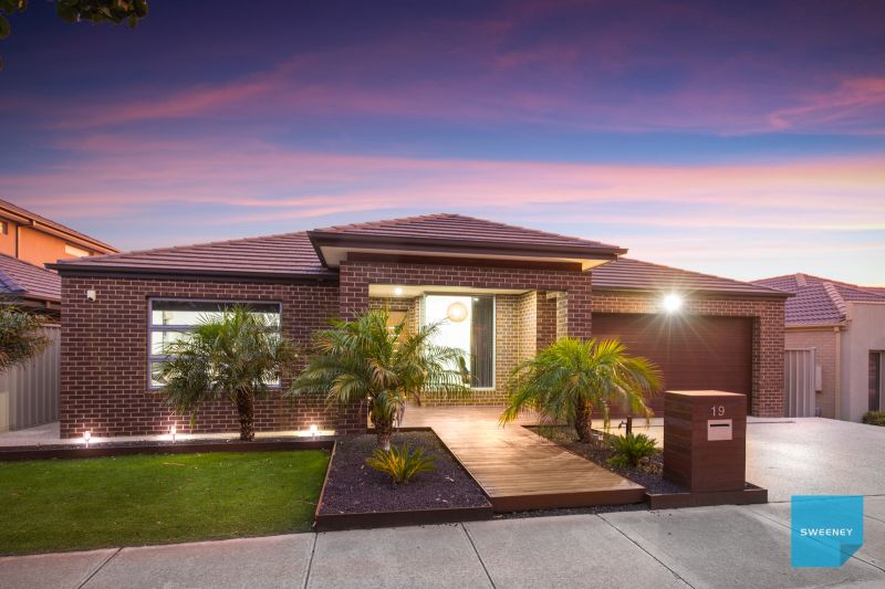 19 Carisbrook Street, Caroline Springs - Thumbnail 3