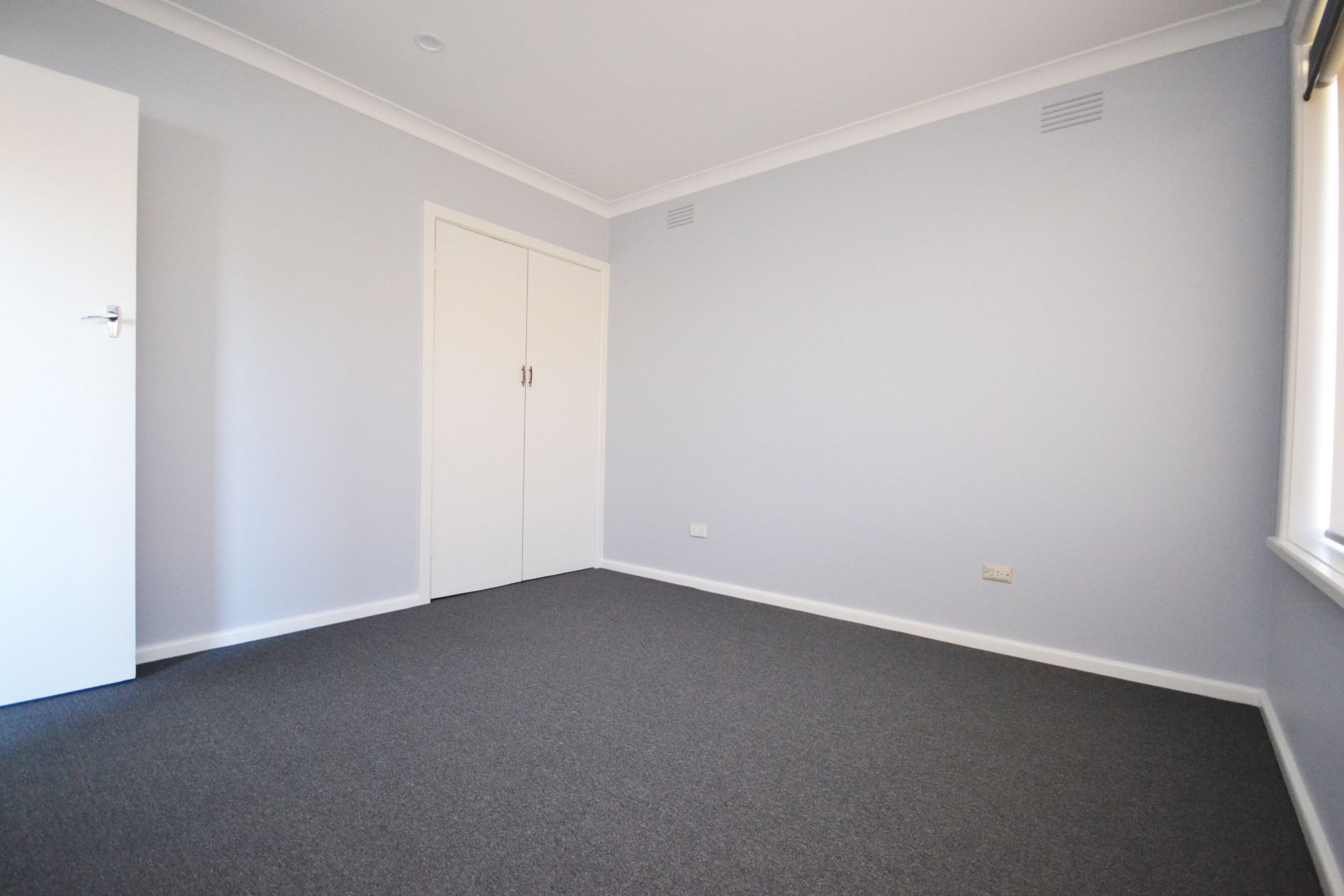 FULLY RENOVATED & IN A FABULOUS LOCATION!