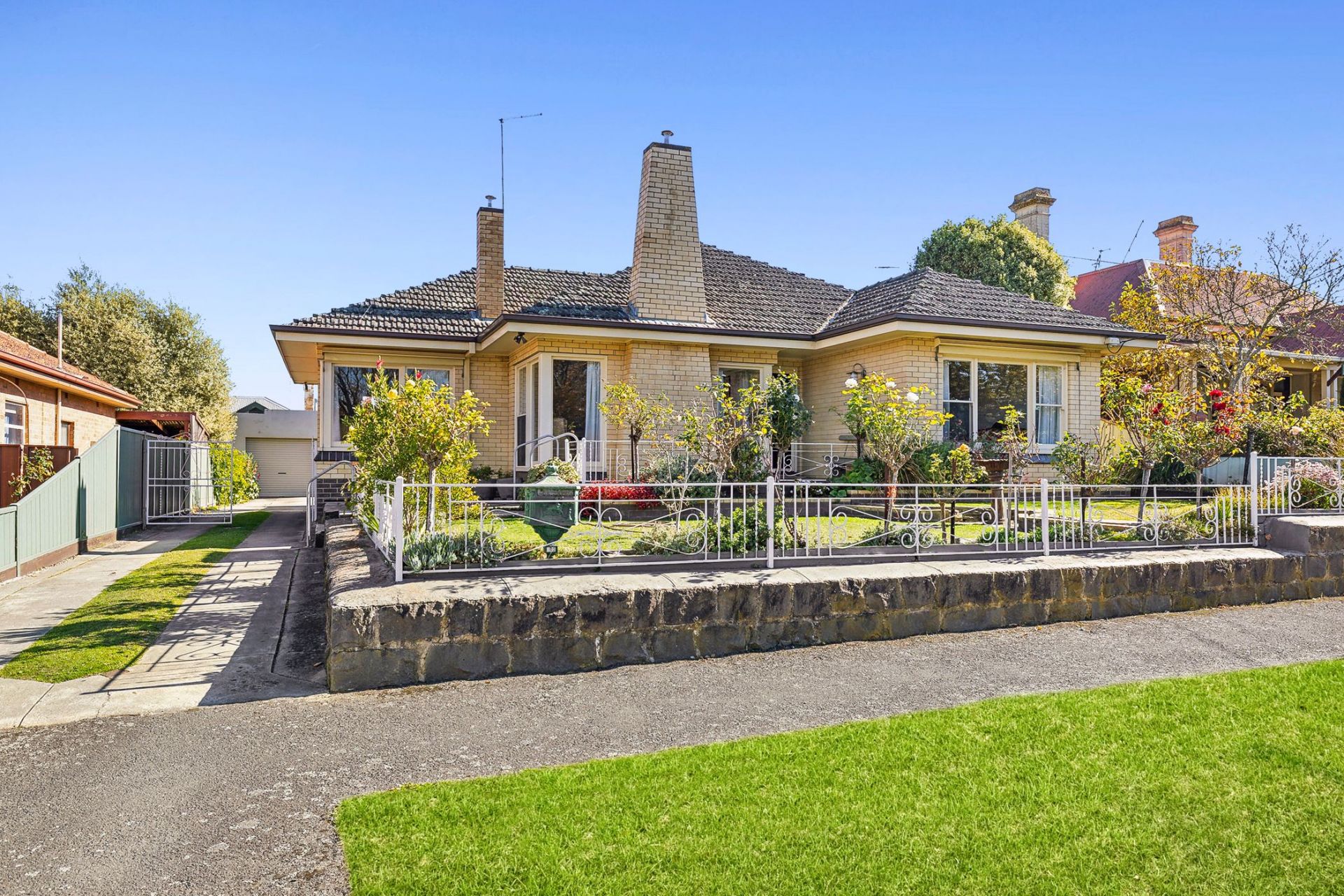 403 Armstrong Street North, Soldiers Hill, Soldiers Hill - Thumbnail 3