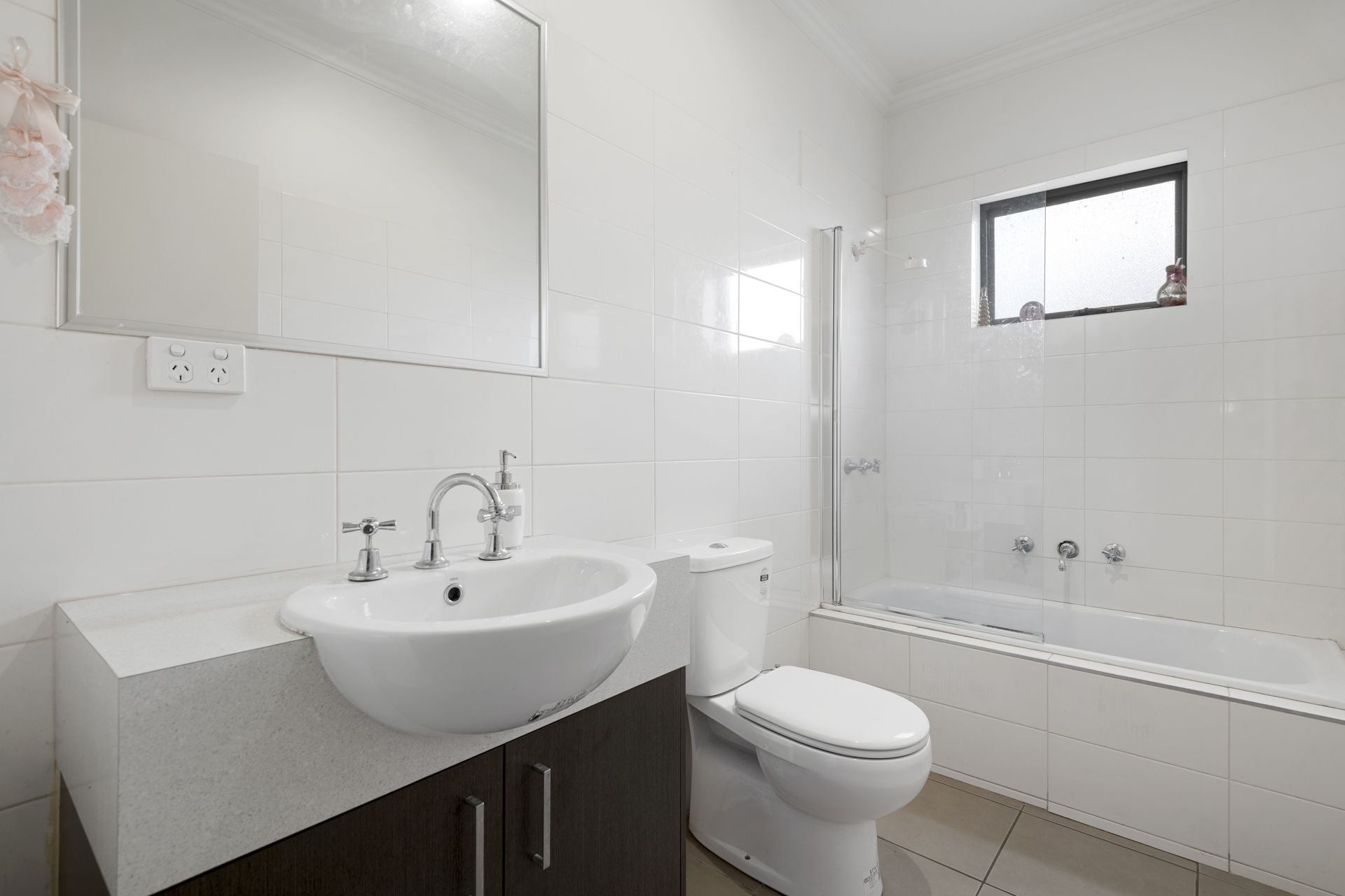 LOW MAINTENANCE 2 BEDROOM UNIT