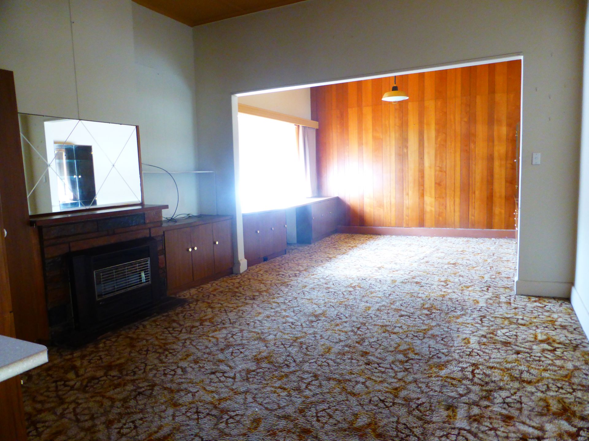 Perfectly hidden, Perfectly Cosy

*6 Month Lease with possible Extension*