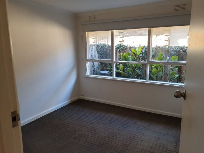**ONE WEEK RENT FREE**