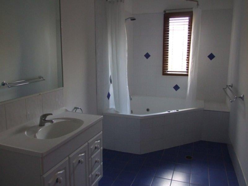 11 Oronsay Avenue CALOUNDRA QLD, Caloundra - Thumbnail 2