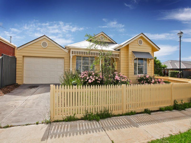19 Streeton Avenue, Caroline Springs - Thumbnail 2