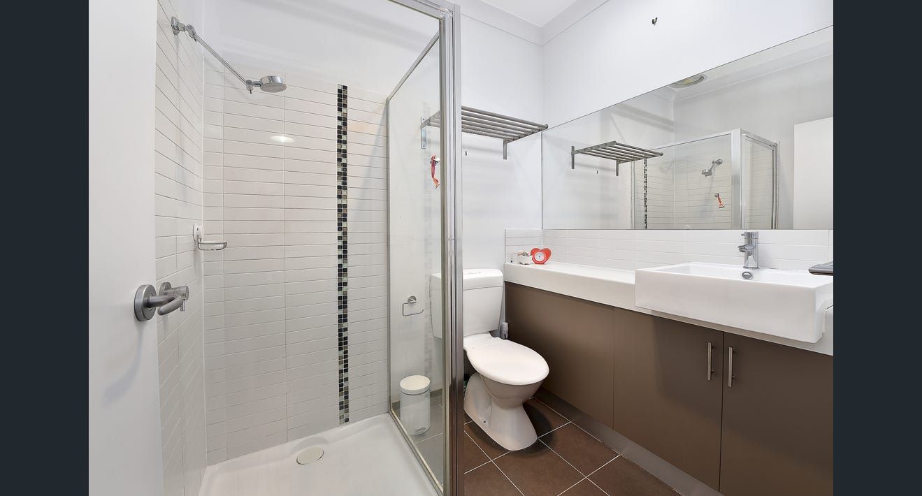 Modern Unit with Study area