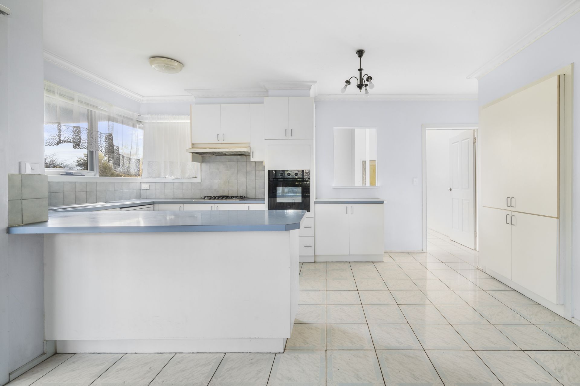PERFECT FIRST HOME OR INVESTMENT - GREAT  LOCATION