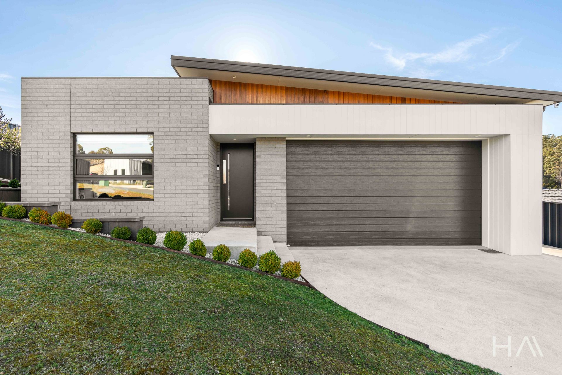 37 Ridgeview Crescent Riverside, Riverside - Thumbnail 2