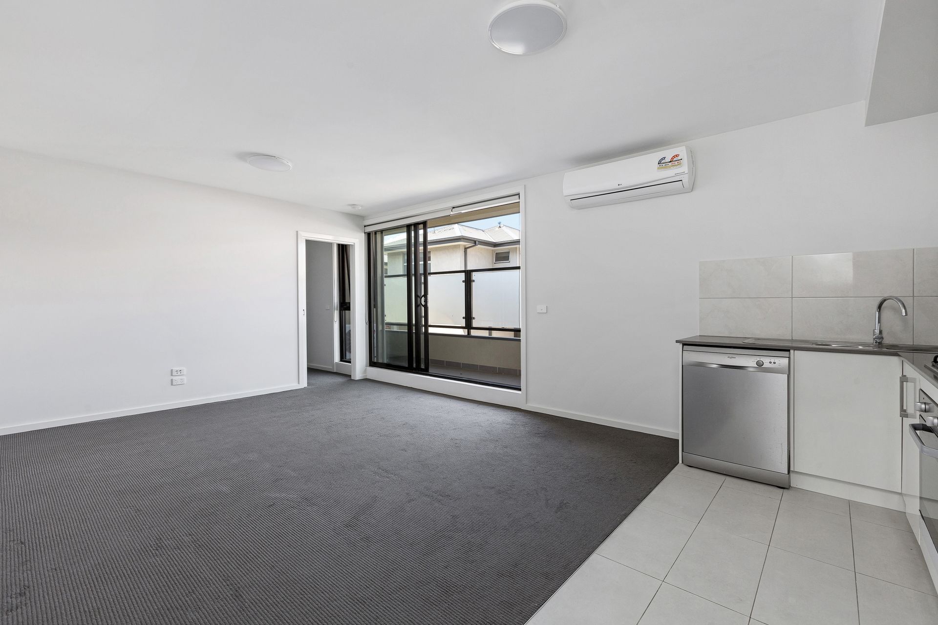 206/64 Geelong Road, Footscray - Thumbnail 3