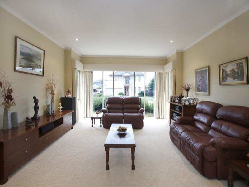 8 Springwater Square, Sanctuary Lakes - Thumbnail 5