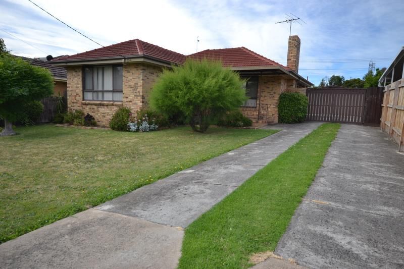 EXTRA LARGE WITHIN WALKING DISTANCE TO PLENTY ROAD SHOPS AND TRAM