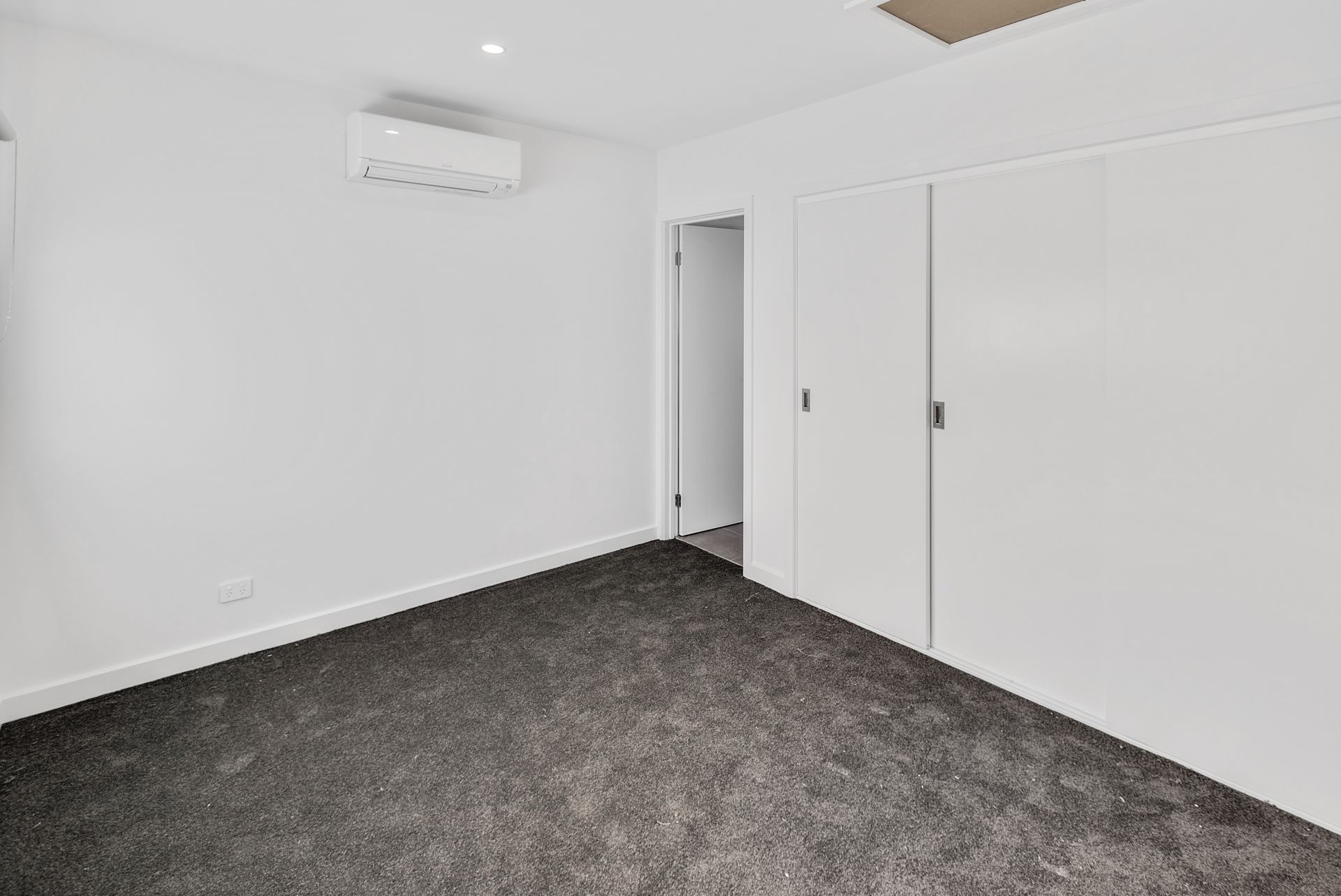 BRAND NEW TOWNHOUSES - 2 LEFT!