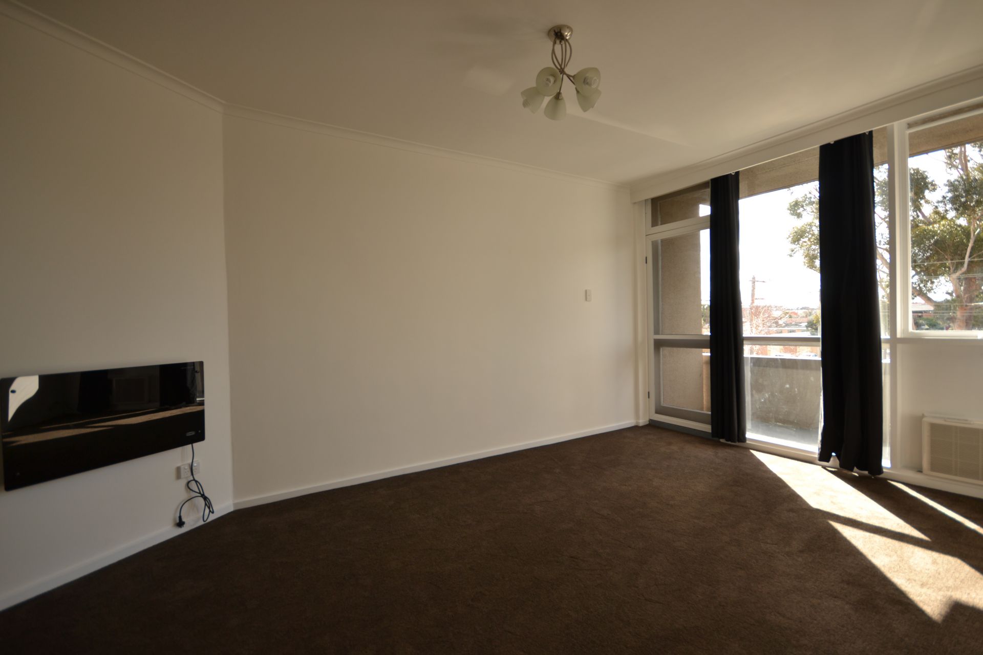 RENOVATED - WALKING DISTANCE TO ZONE 1 TRAIN AND TRAM